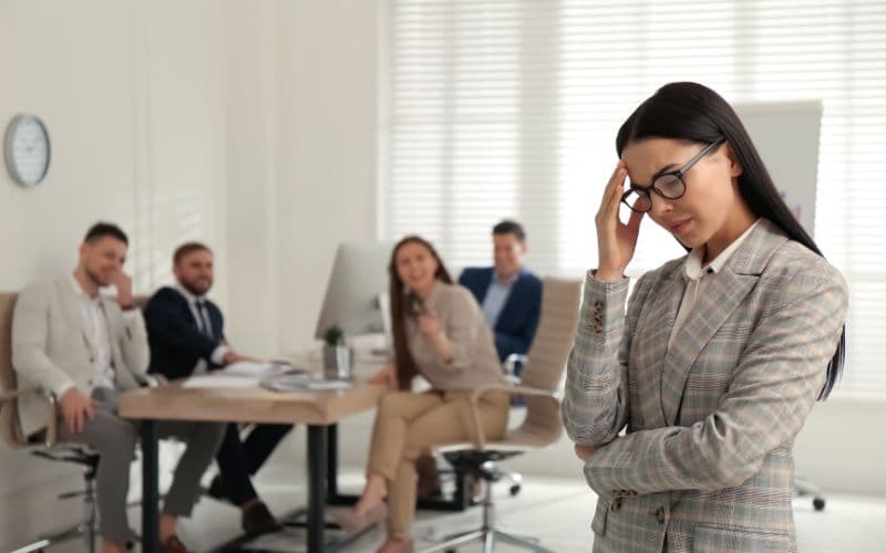 Cách đối mặt với các mối quan hệ toxic chốn công sở