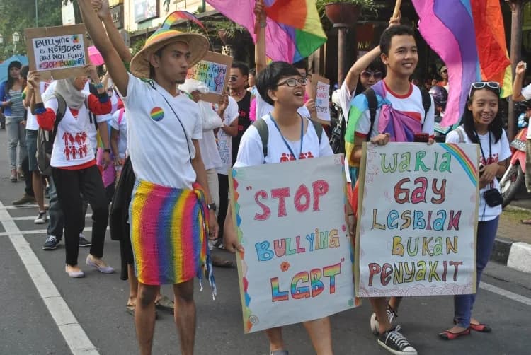 Những mặt tích cực và tiêu cực của việc bình thường hóa LGBT