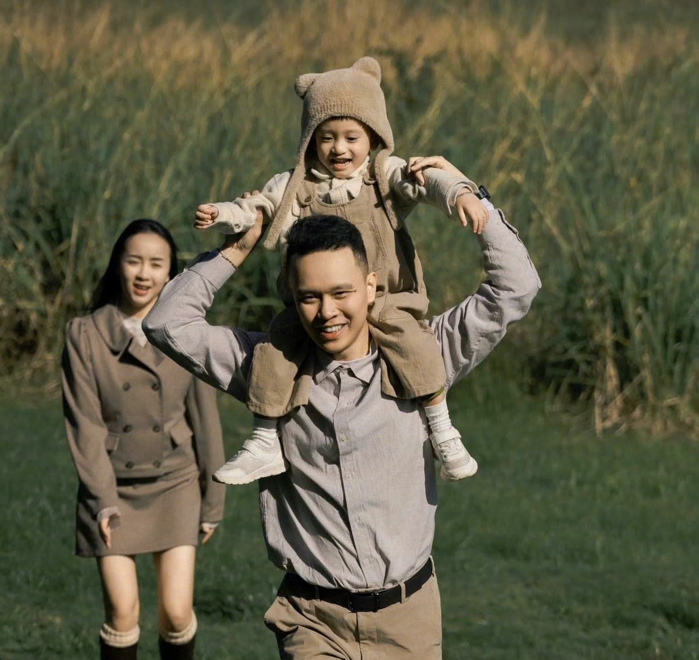 Phụ nữ sau sinh đang trải qua thay đổi cảm xúc